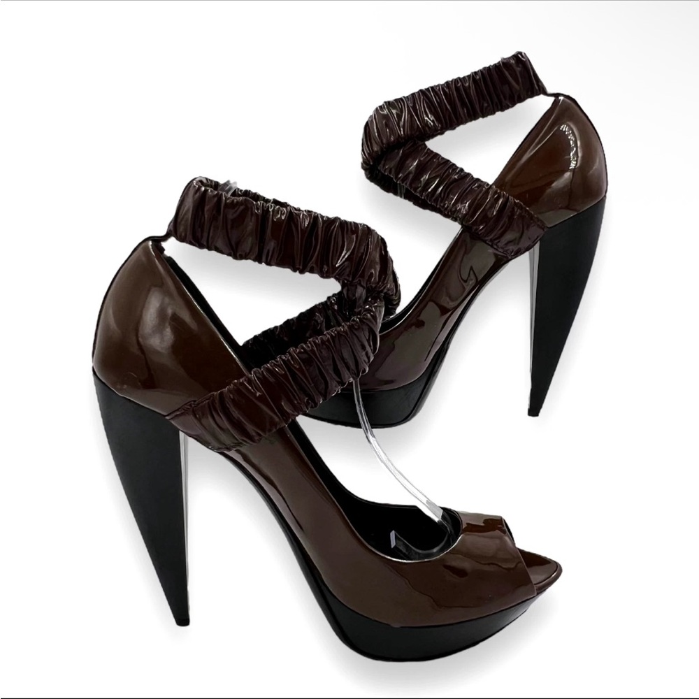Burberry Prorsum A/W 2008 Patent Crisscross Ankle Heels - Picture 5 of 11